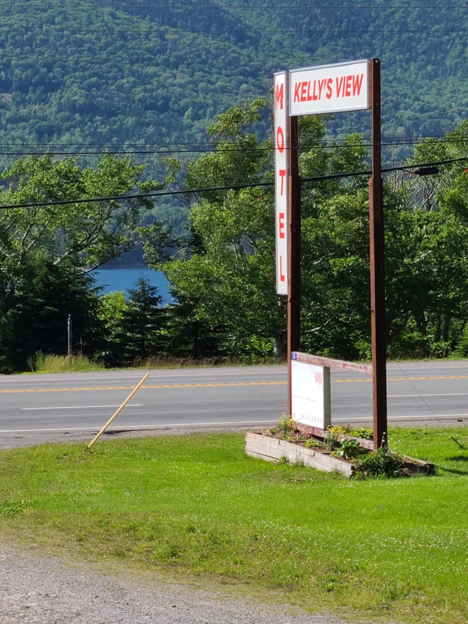 Kelly'S View Motel Boularderie East Exterior photo