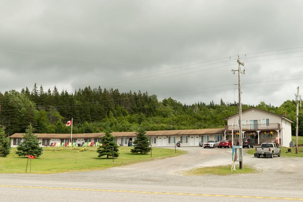 Kelly'S View Motel Boularderie East Exterior photo